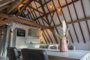 Karakteristieke bovenwoning gelegen tussen Utrecht en Amsterdam